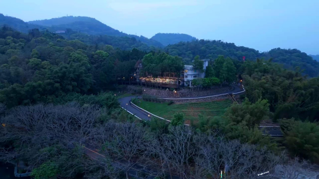 日月潭竹石園在藍灰色調的靜謐��圍中悄然展現迷人魅力 4K畫質